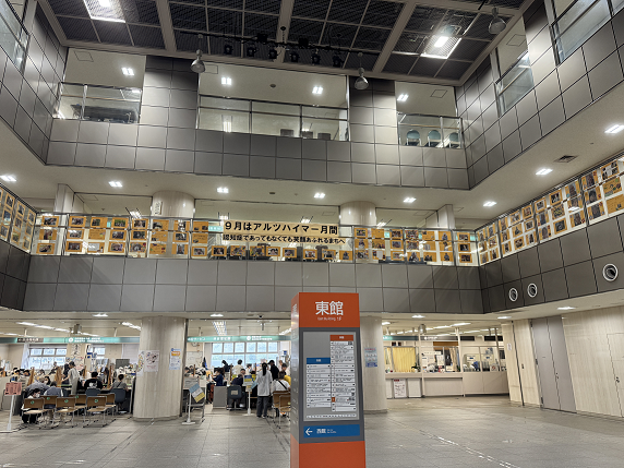 東館吹き抜け