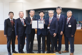 日本郵便株式会社からオリジナルフレーム切手「豊橋市制施行120周年」を寄贈いただきました