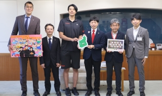 三遠ネオフェニックスが市長を訪問しました