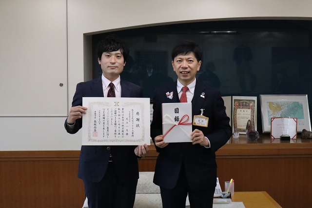 足立ライト