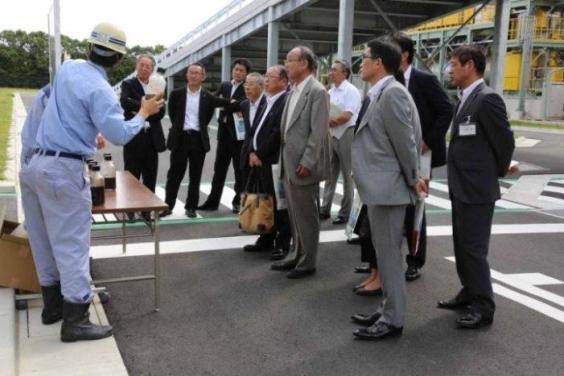 施設見学会の様子