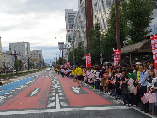 駅前大通りのロケの様子