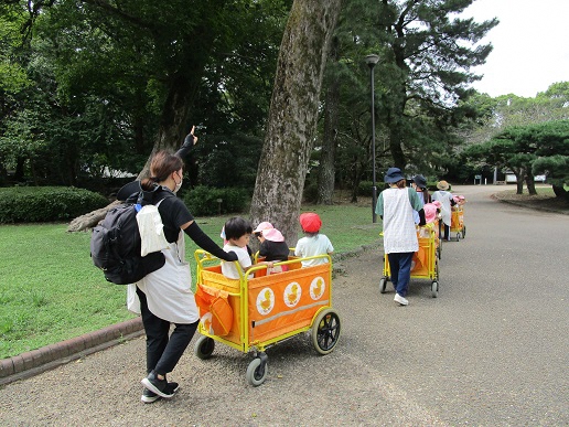 １歳児散歩避難車