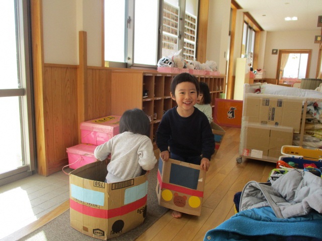 電車ごっこをしているところ