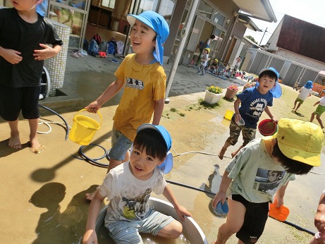 水遊びをしているところ